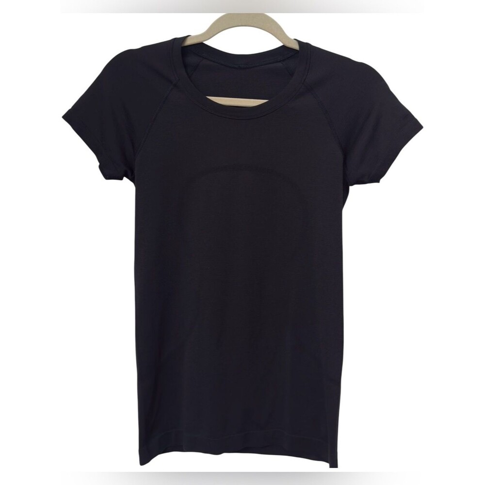Lululemon Swiftly Tech 2.0 Short Sleeve Lightweight Workout Tee. 6.